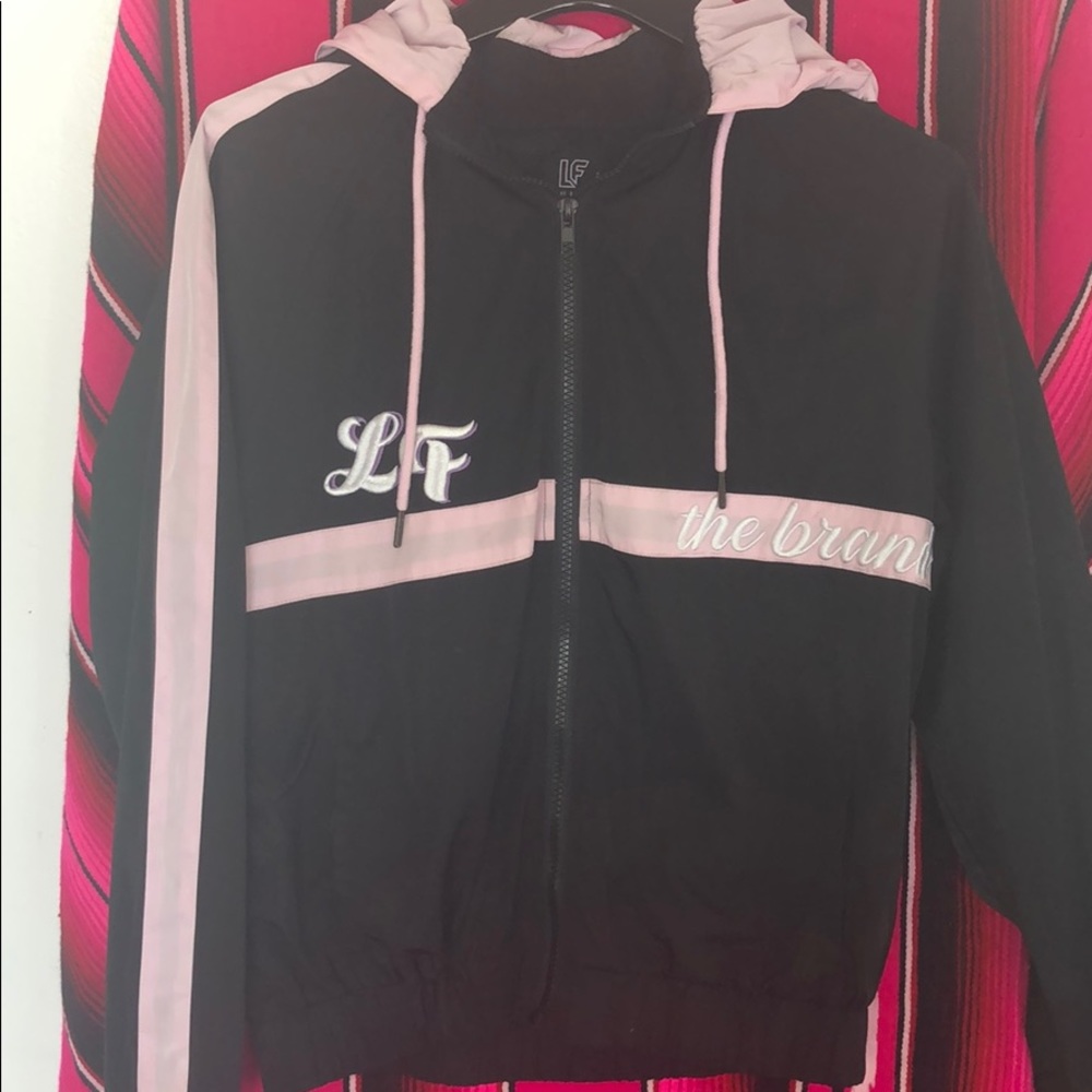 LF THE BRAND EMBROIDERED WINDBREAKER SUPER CUTE ON